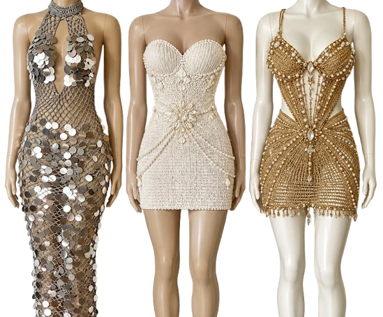 Três vestidos de crochê da AJ Boutique: um com paetês prateados, um marfim bordado com pérolas e um dourado com cristais